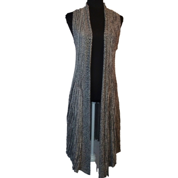 Pleated Crocheted Duster - Picture 2 of 3